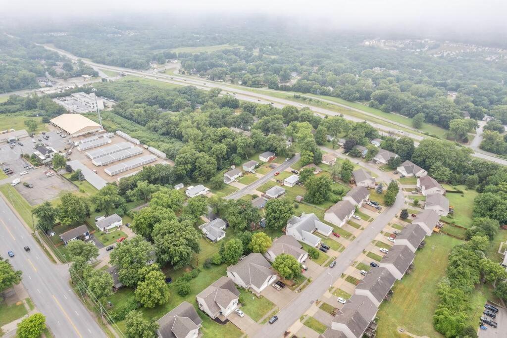 Beautiful Townhome, 11 Minutes To Downtown, Kcmo. Kansas City Dış mekan fotoğraf