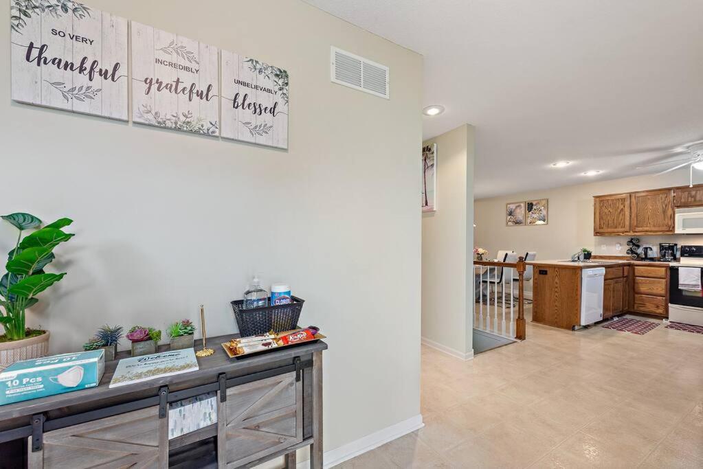 Beautiful Townhome, 11 Minutes To Downtown, Kcmo. Kansas City Dış mekan fotoğraf