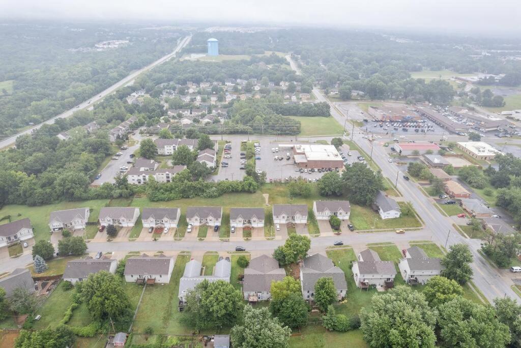 Beautiful Townhome, 11 Minutes To Downtown, Kcmo. Kansas City Dış mekan fotoğraf