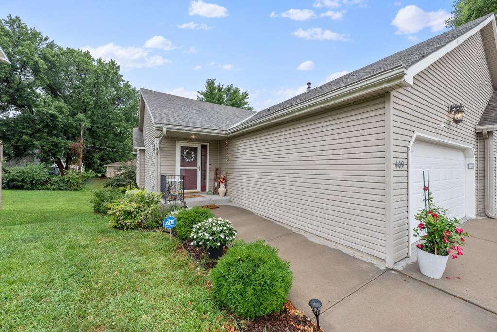 Beautiful Townhome, 11 Minutes To Downtown, Kcmo. Kansas City Dış mekan fotoğraf